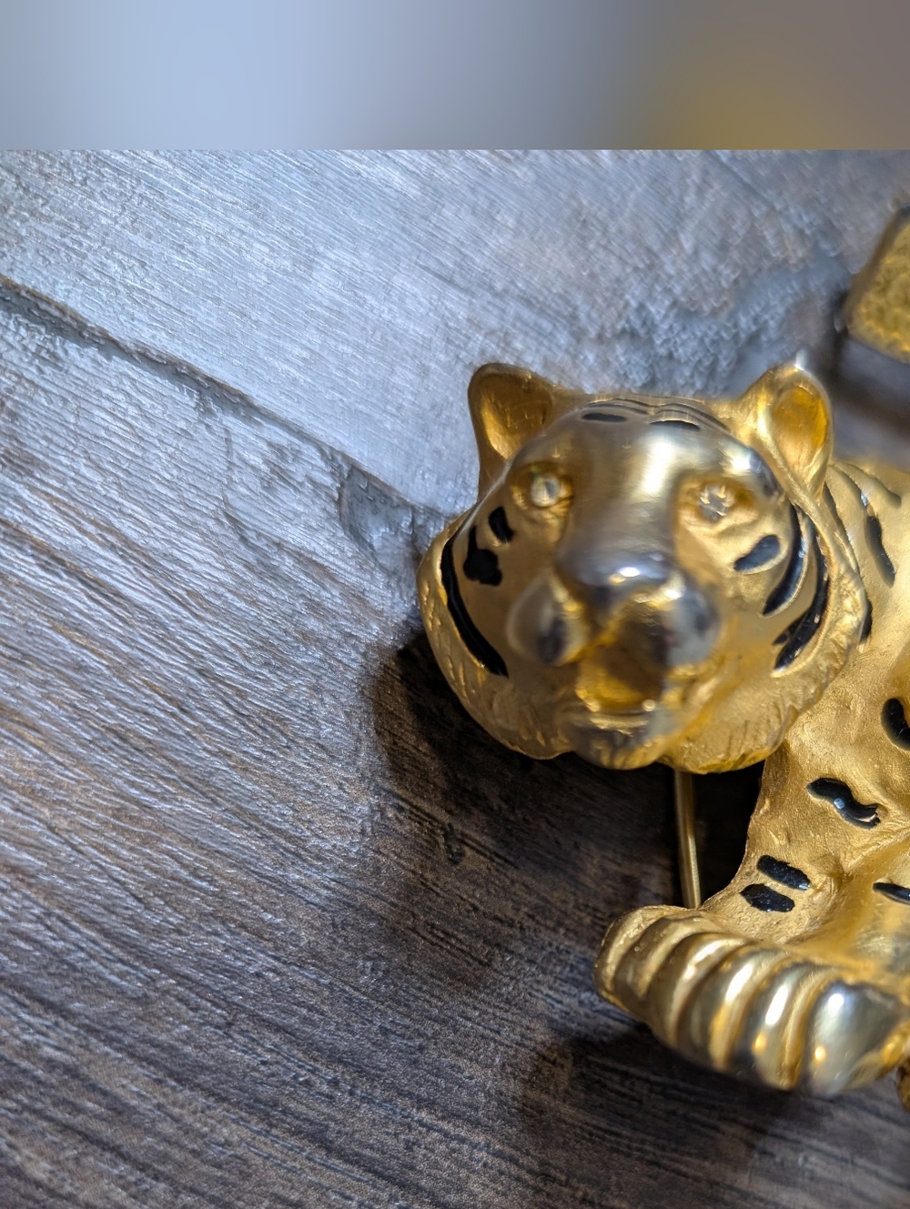 Gold Colored Tiger 1990s Belt Buckle - Picture 4 of 9